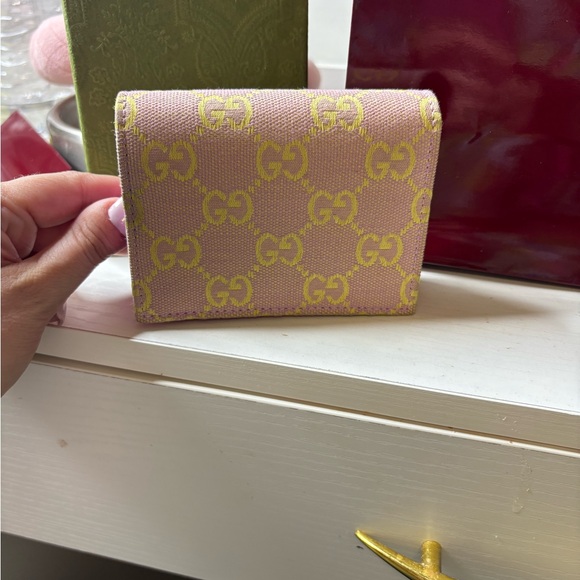 💜GUCCI💜 RARE Moire Calfskin Monogram Bi-Fold Card Case Lilac Yellow - Picture 4 of 10